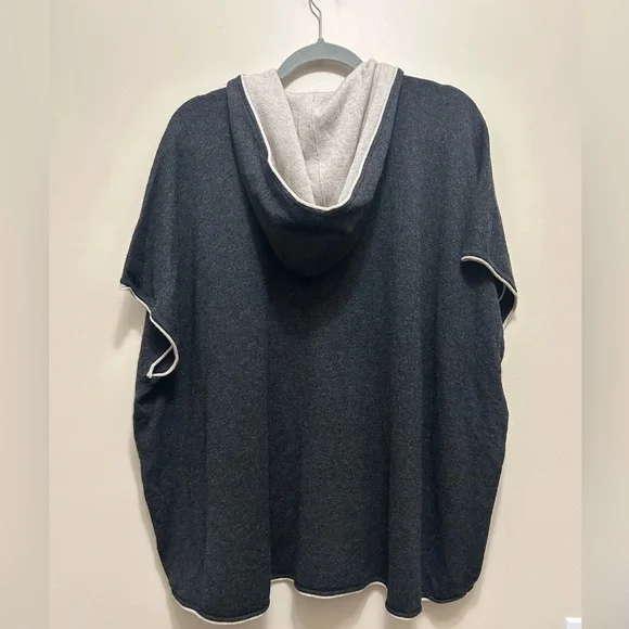 Splendid Poncho - Picture 2 of 2